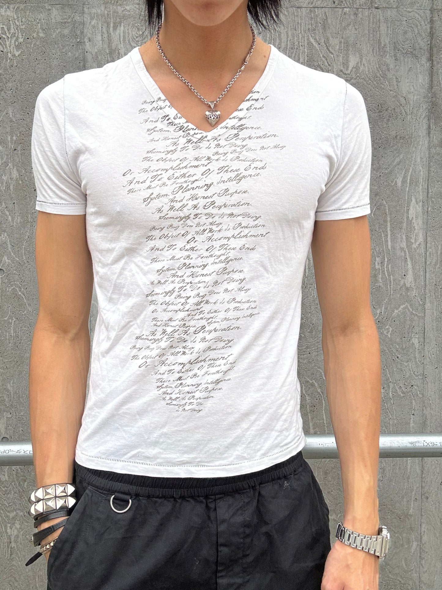 Shellac Poetry V-Neck Tee (S)