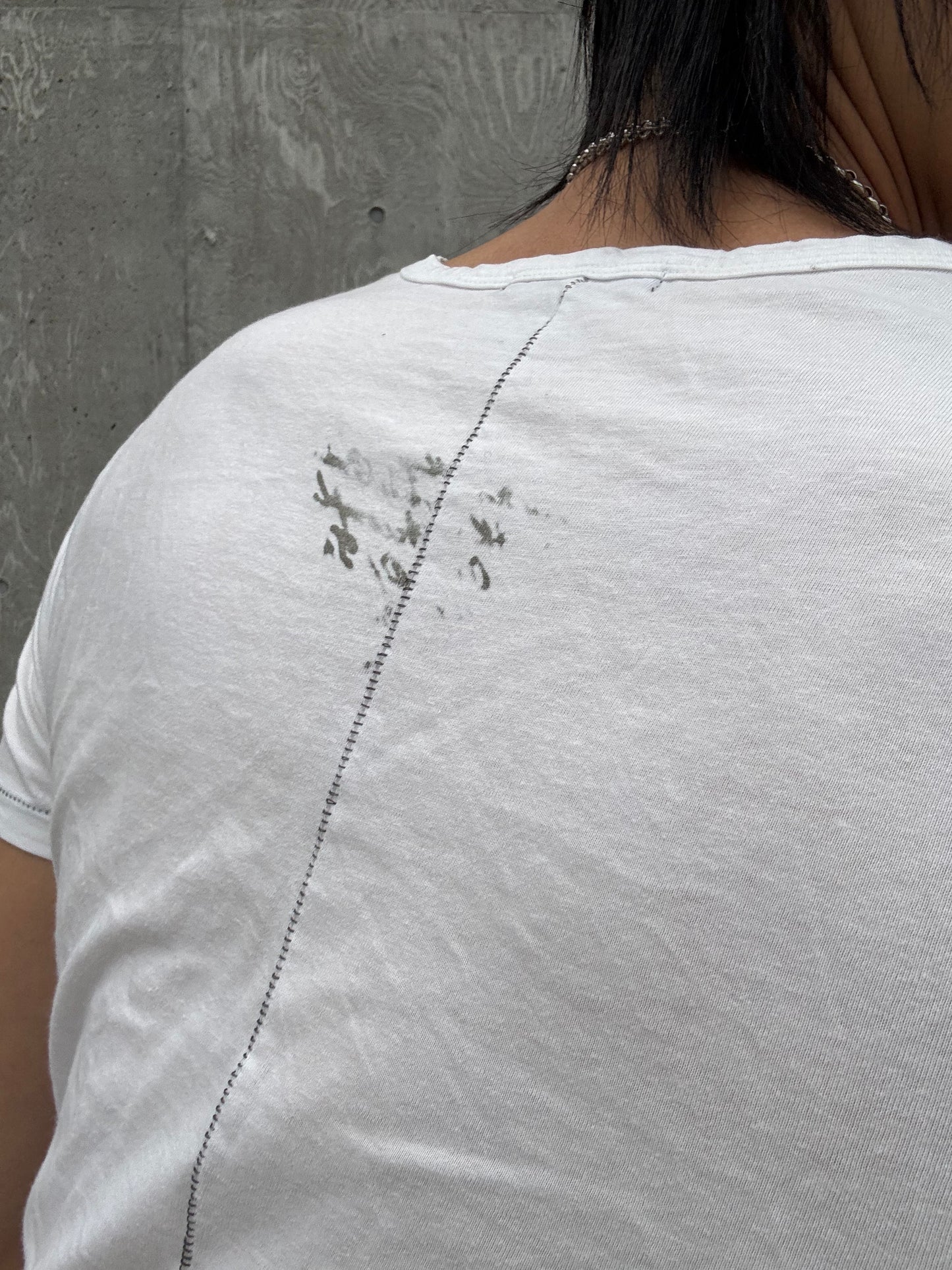 Shellac Poetry V-Neck Tee (S)