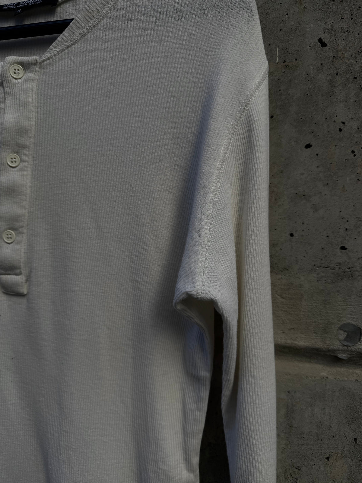 AW/04 Raf Simons « Waves » Waffle Knit Button (48)