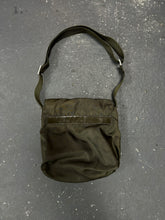 Lade das Bild in den Galerie-Viewer, Prada Military Green Bag (only rental)
