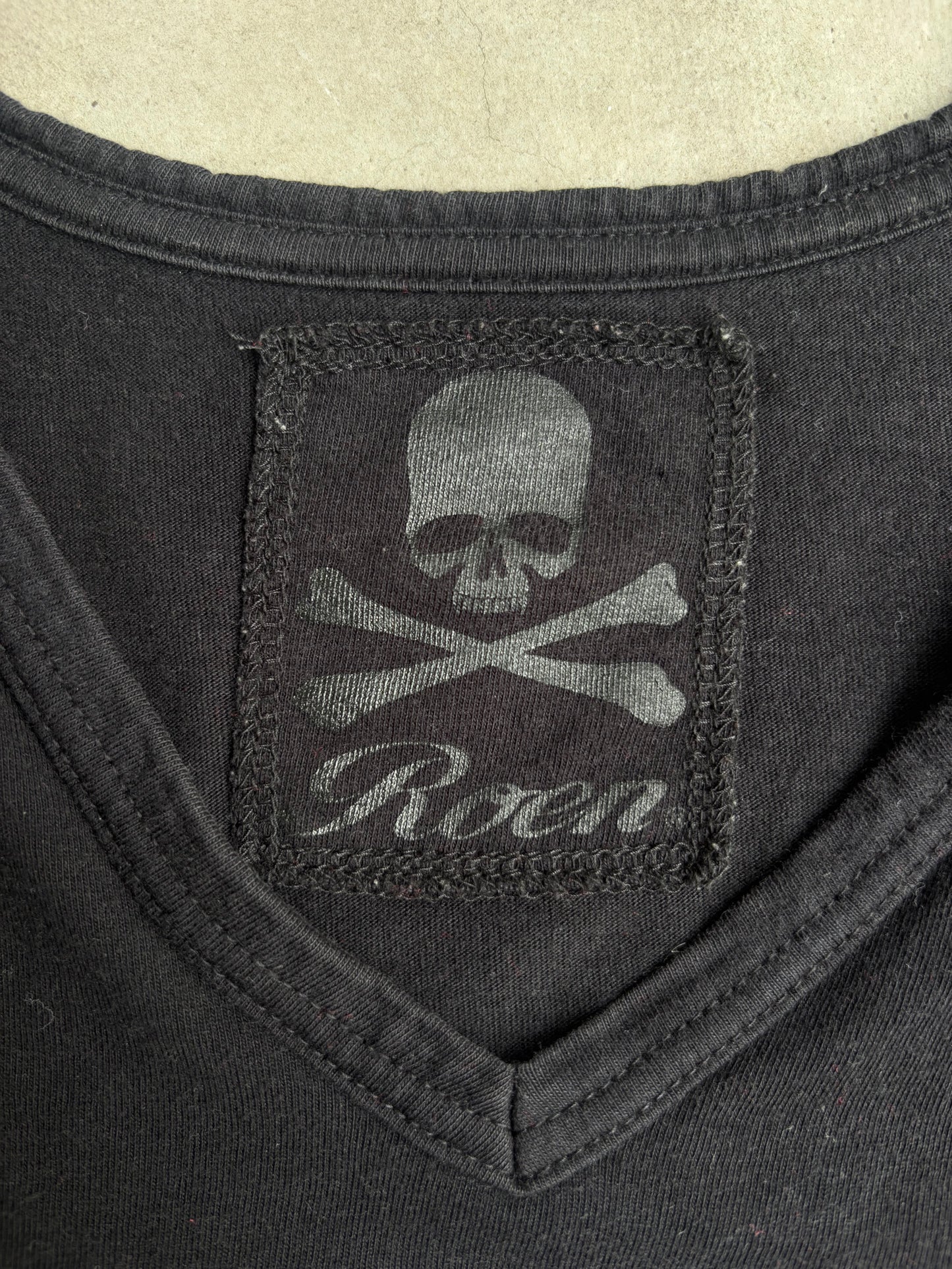 Roen Black Skull V-neck Tee (M)