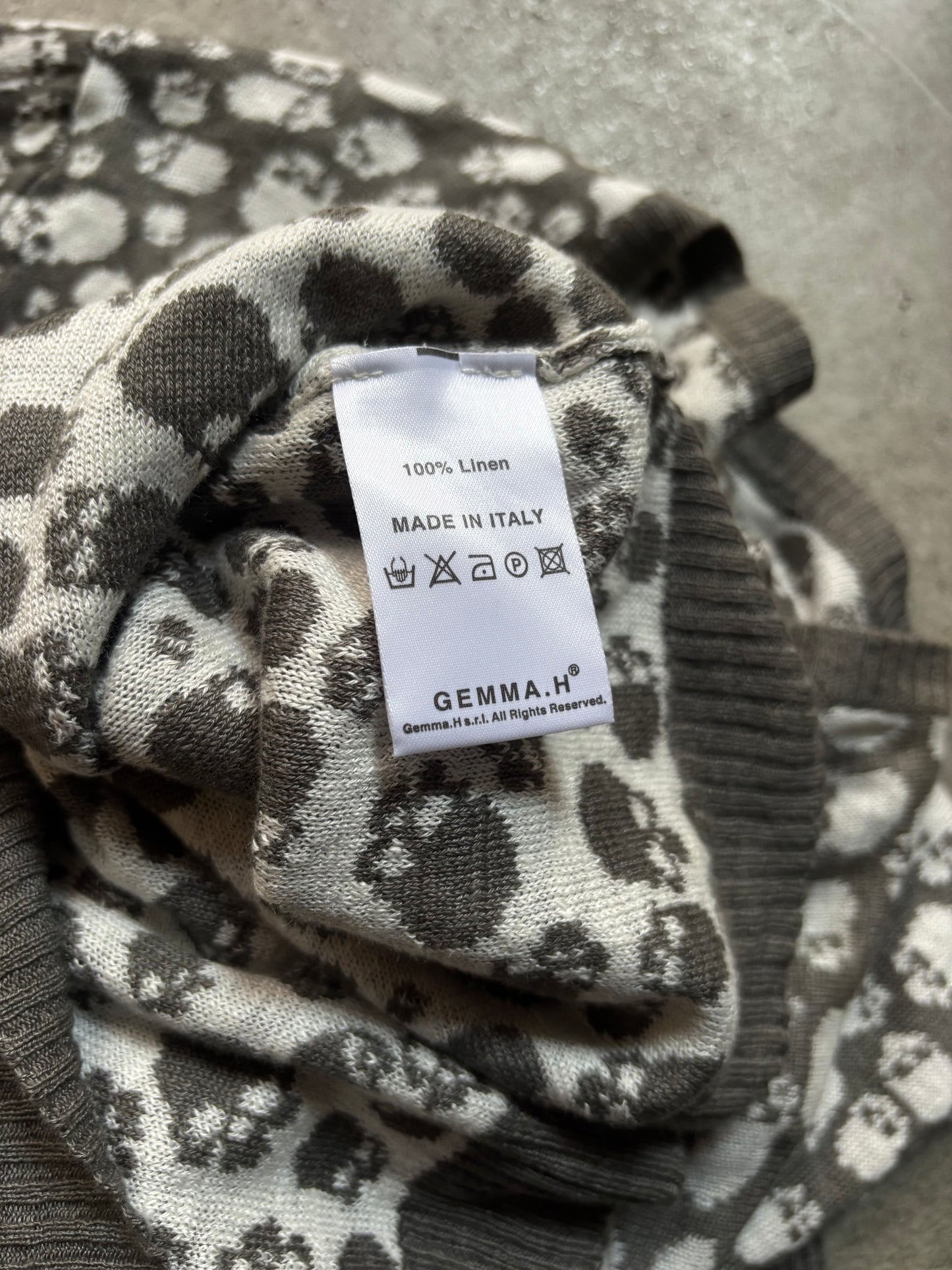 Japanese V-Neck Skull Sweater (M)