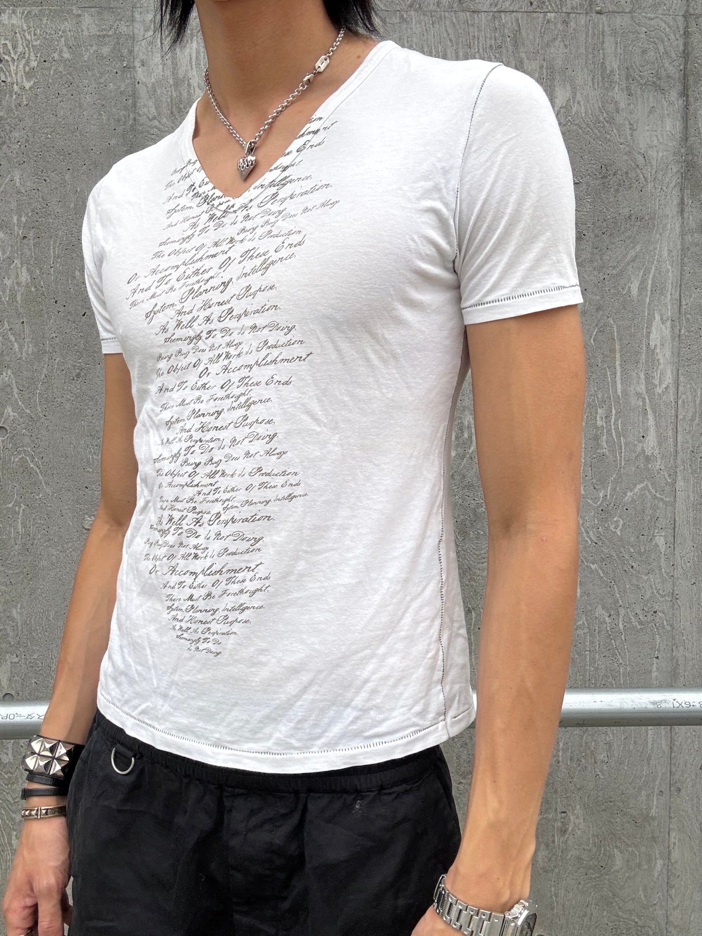 Shellac Poetry V-Neck Tee (S)