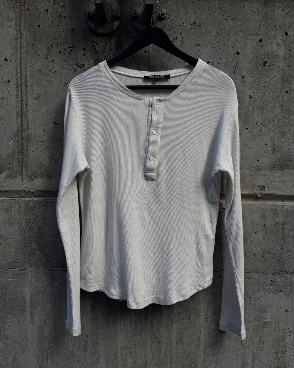 AW/04 Raf Simons « Waves » Waffle Knit Button (48)