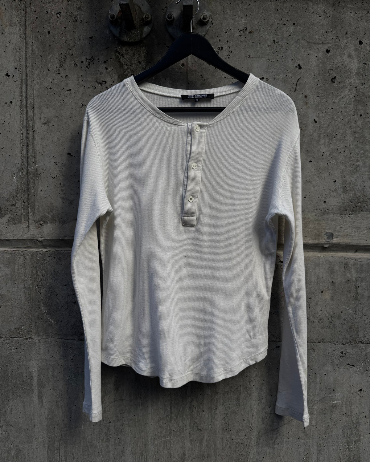 AW/04 Raf Simons « Waves » Waffle Knit Button (48)