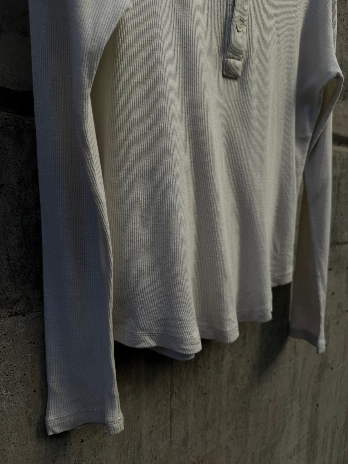 AW/04 Raf Simons « Waves » Waffle Knit Button (48)