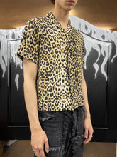 Lade das Bild in den Galerie-Viewer, Celine Paris Leopard Print Shirt (39)
