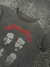 Lade das Bild in den Galerie-Viewer, 90&#39;s Sunfaded Single Stitch Metallica Bandshirt (M)
