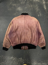 Lade das Bild in den Galerie-Viewer, Faded Purple Bomber Leather Jacket (XL)
